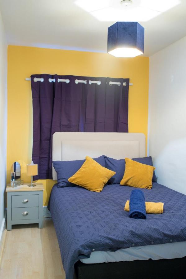 Exclusive Offers L Last-Minute Specials L Parking Free L Double Bed House L Uk L Gaming Room L Komfy 3 Bedroom Cottage With Riverview L Perfect For Short Or Long Stays เรดดิ้ง ภายนอก รูปภาพ
