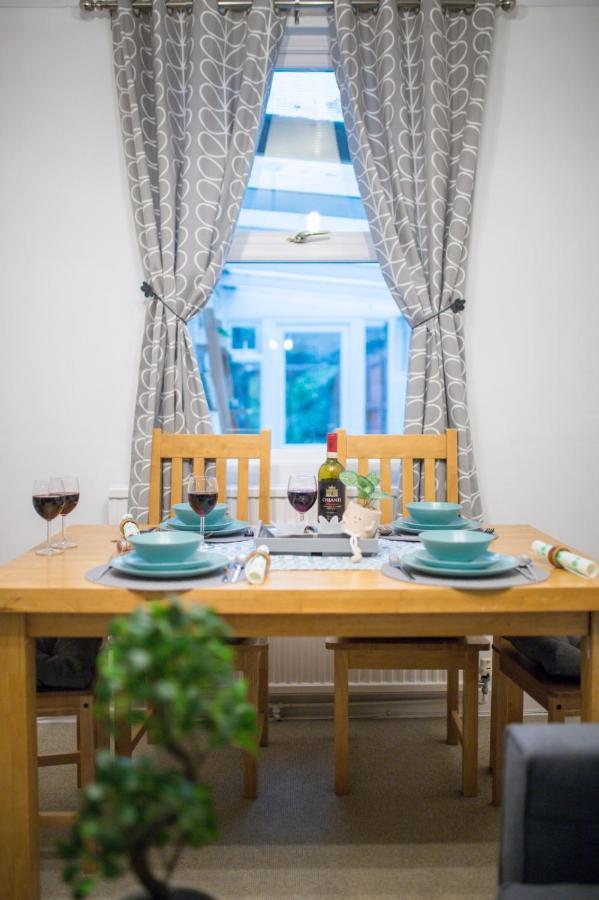 Exclusive Offers L Last-Minute Specials L Parking Free L Double Bed House L Uk L Gaming Room L Komfy 3 Bedroom Cottage With Riverview L Perfect For Short Or Long Stays เรดดิ้ง ภายนอก รูปภาพ